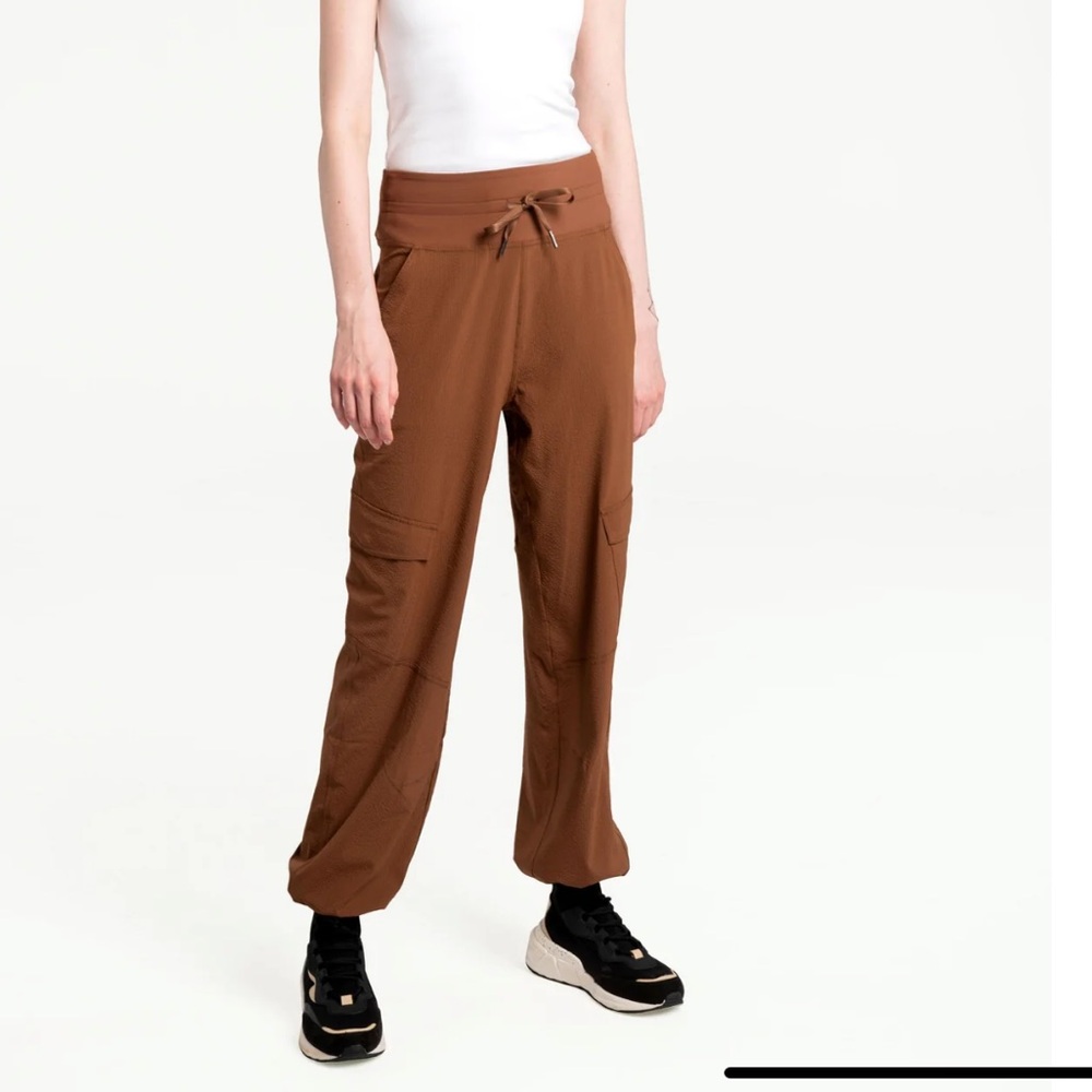 Lolë Momentum Cargo Pants Women’s Black Walnut C207 size Medium